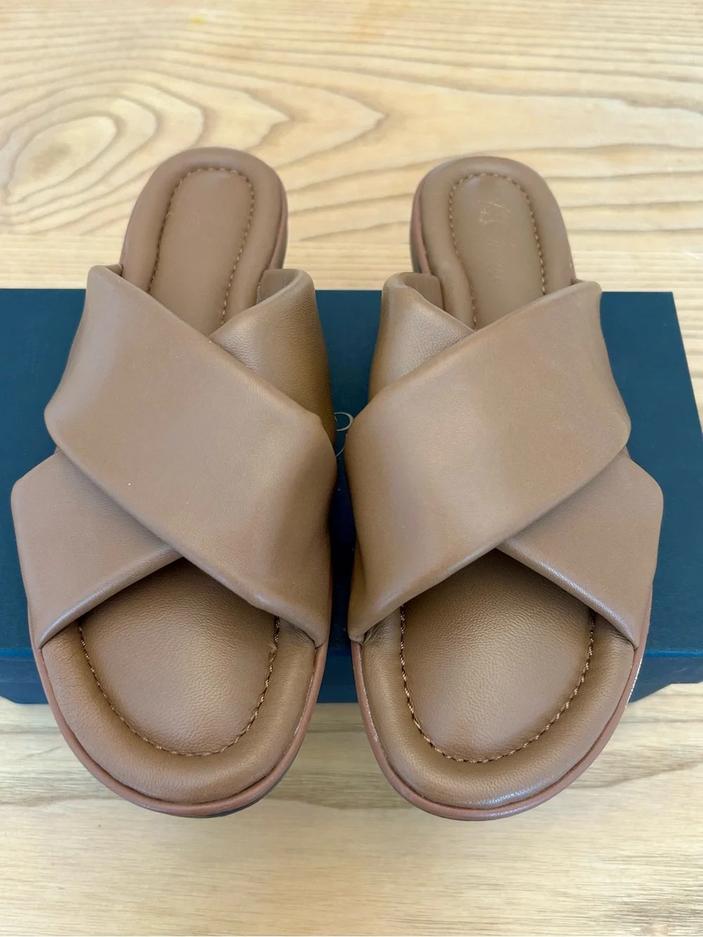 J. Crew Menorca padded cross-strap sandals in leather. Size 8.